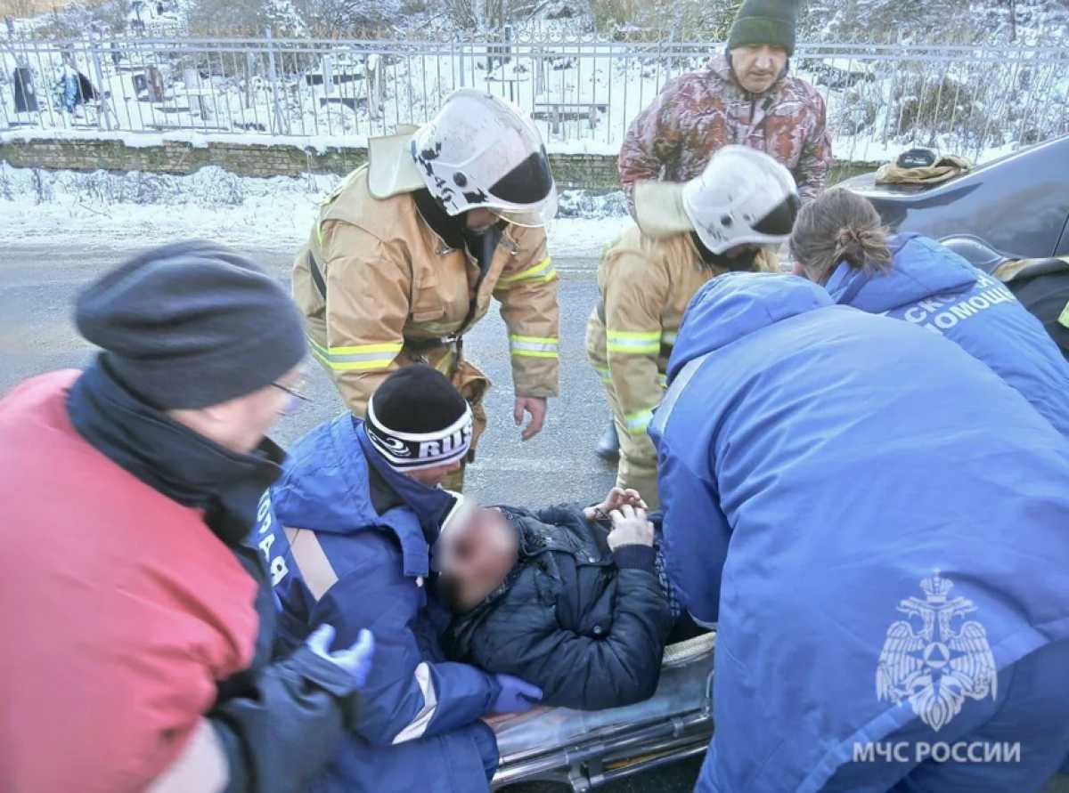 Пострадавший водитель был зажат в автомобиле.