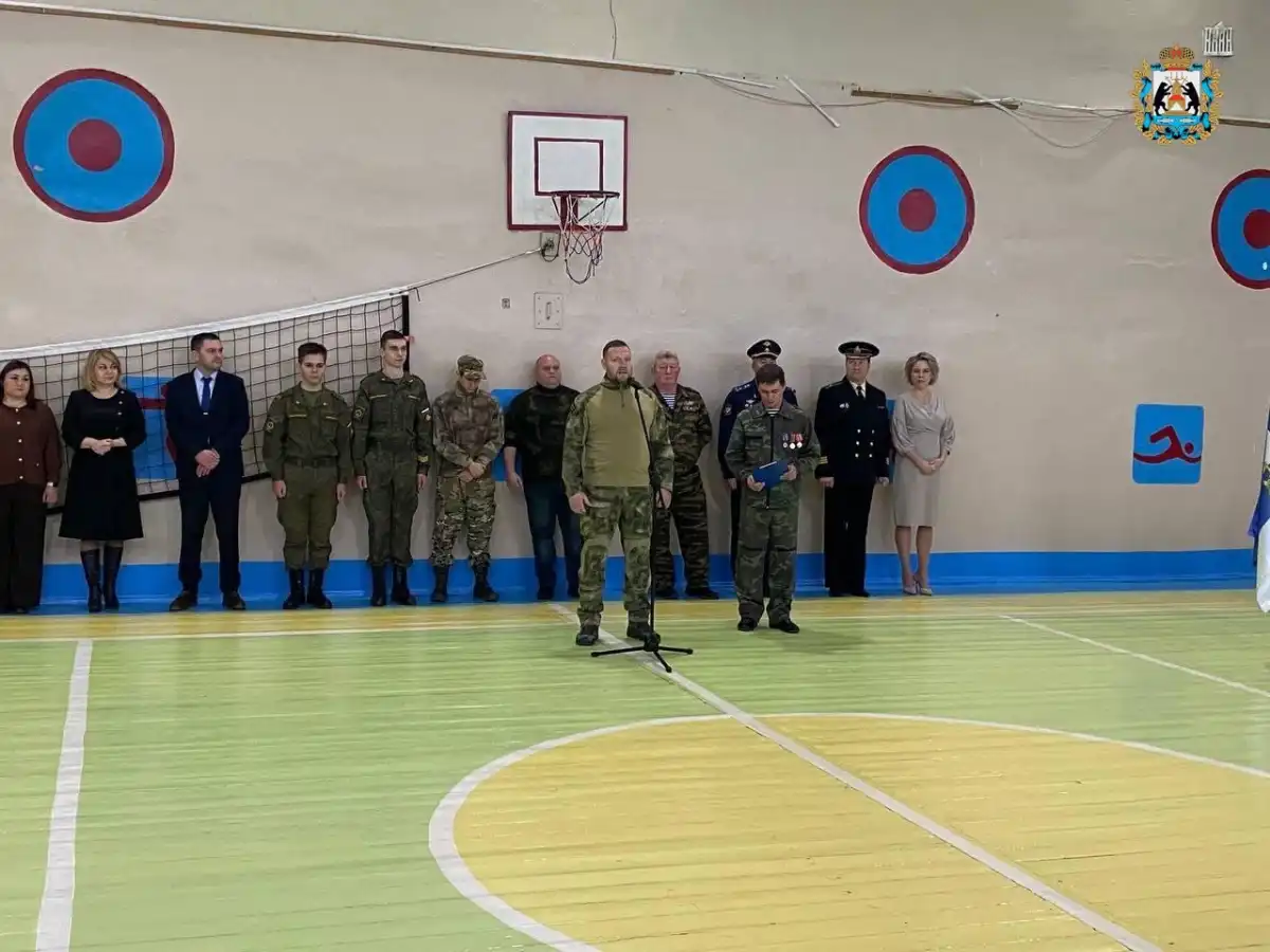 Призывникам продемонстрировали сборку и разборку оружия.