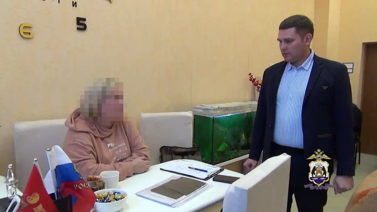 По версии полиции, подельники помогали похищать выплаты самозанятым, которые фактически не вели бизнес.