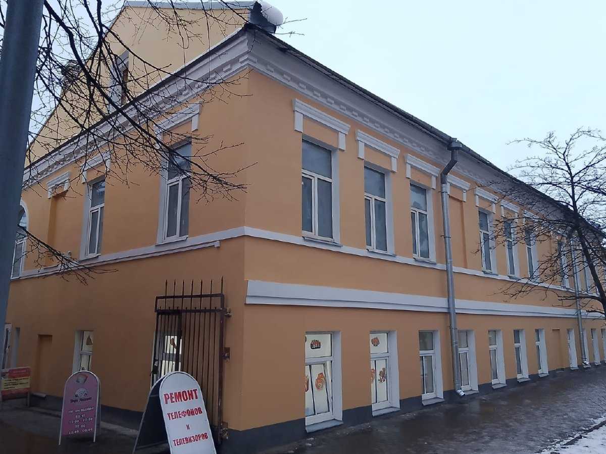 С 1875 году в этом здании находилась женская прогимназия, со временем реорганизованная в гимназию.