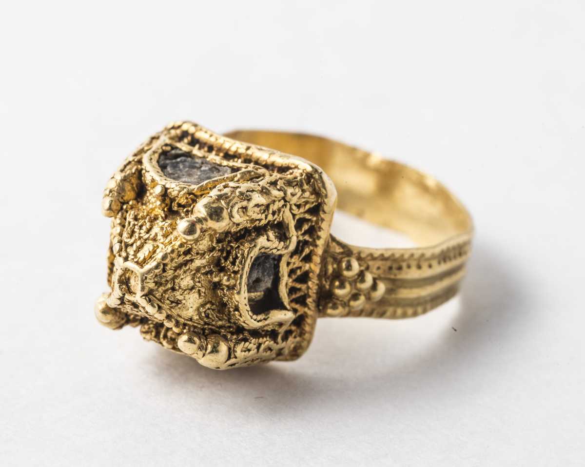 Выставка будет открыта до 1 февраля 2026 года.