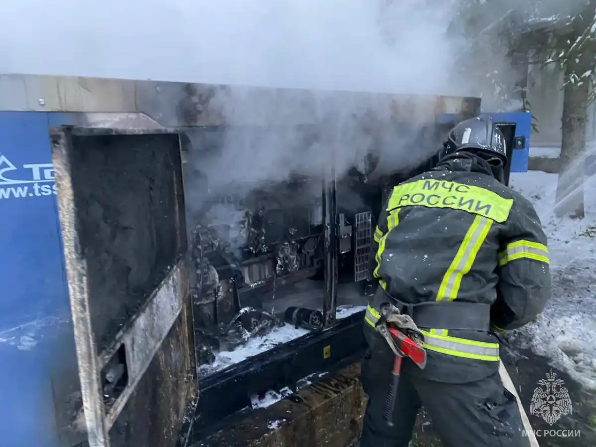 В деревне Сопки Валдайского округа тушили дизельный генератор.