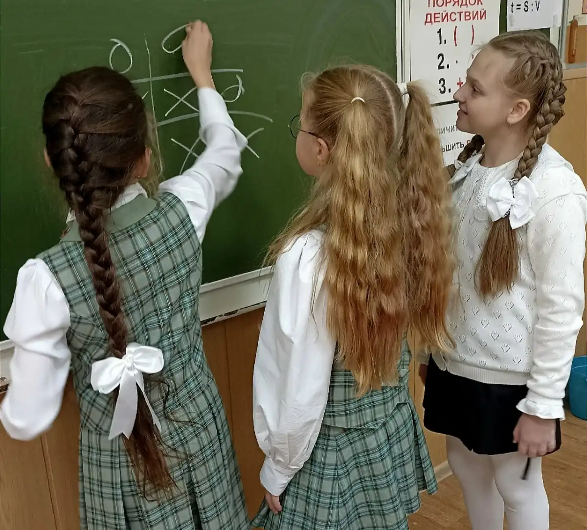 Грамота проводит собственную акцию «Слово года» с 2023 года. В позапрошлом году победило слово нейросеть, а в прошлом — вайб.