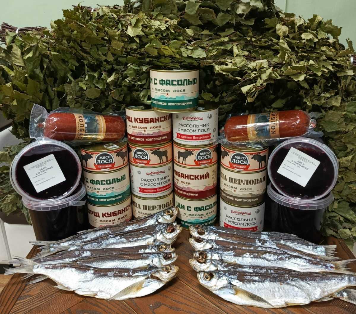 В заготовке и переработке продукции принимали участие сотрудники комитета, участники губернаторского проекта «СВОи Герои 53».