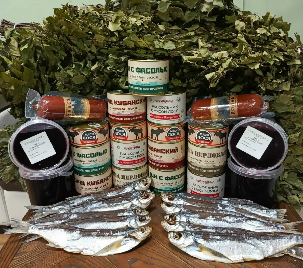 В заготовке и переработке продукции принимали участие сотрудники комитета, участники губернаторского проекта «СВОи Герои 53».