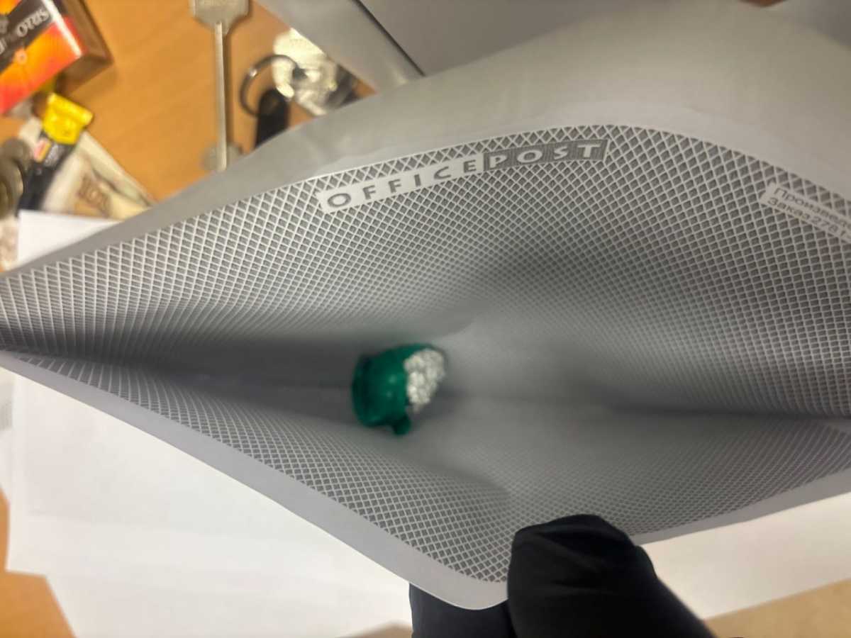 В телефоне злоумышленницы нашли фотографию с координатами тайника-закладки.