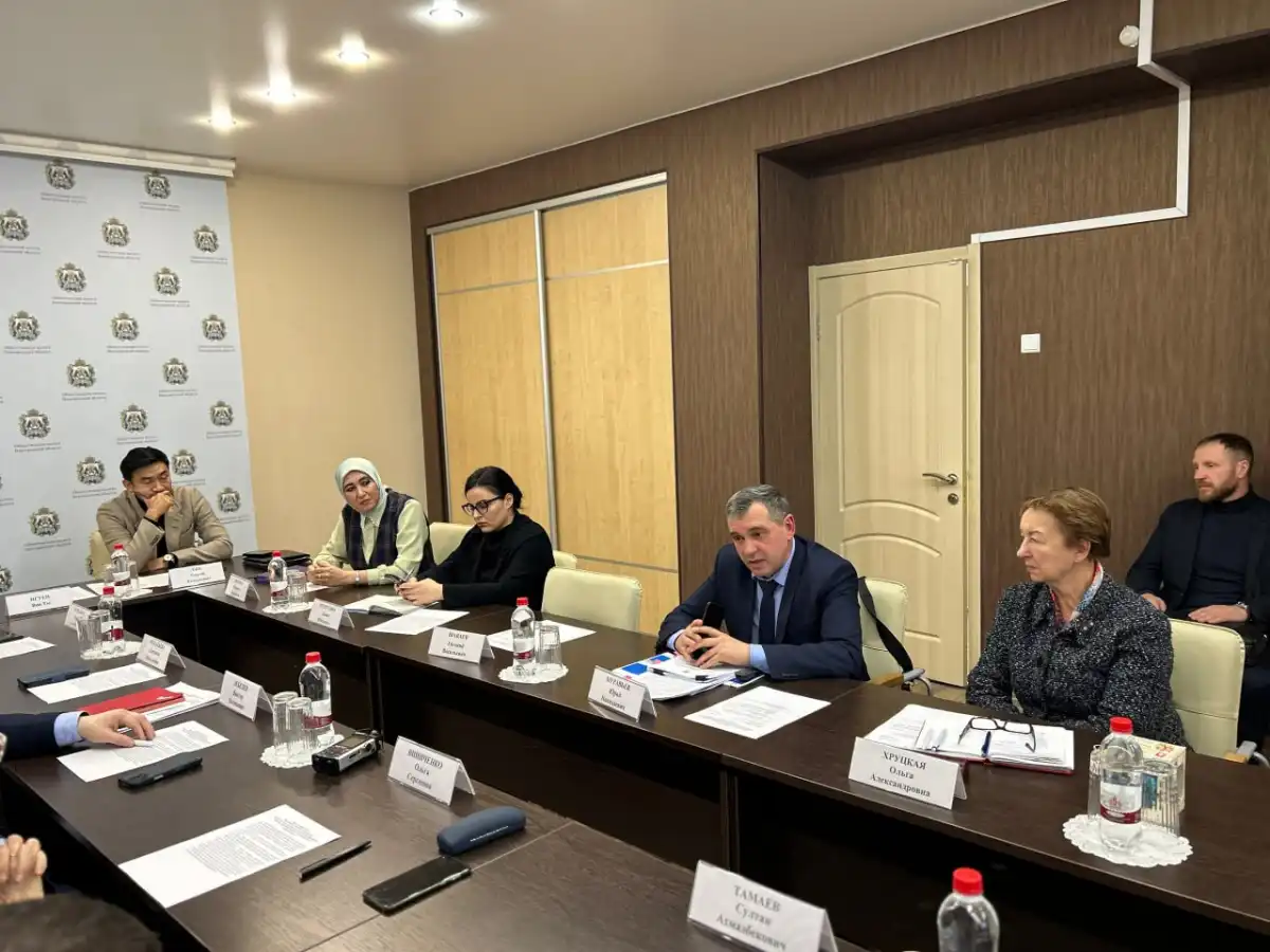 На встрече сообщили, что Новгородчина является домом для 109 национальностей.