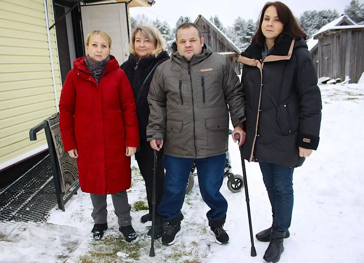 Юрию Алёшину доставили зимнюю, демисезонную и летнюю одежду.