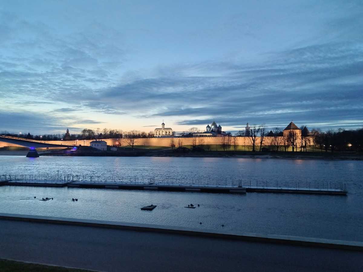 Привыкшие к закрытому облаками небу новгородцы сегодня могут рассчитывать на прояснения.