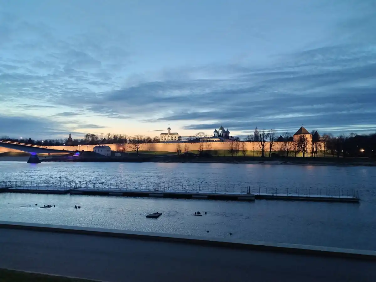 Привыкшие к закрытому облаками небу новгородцы сегодня могут рассчитывать на прояснения.