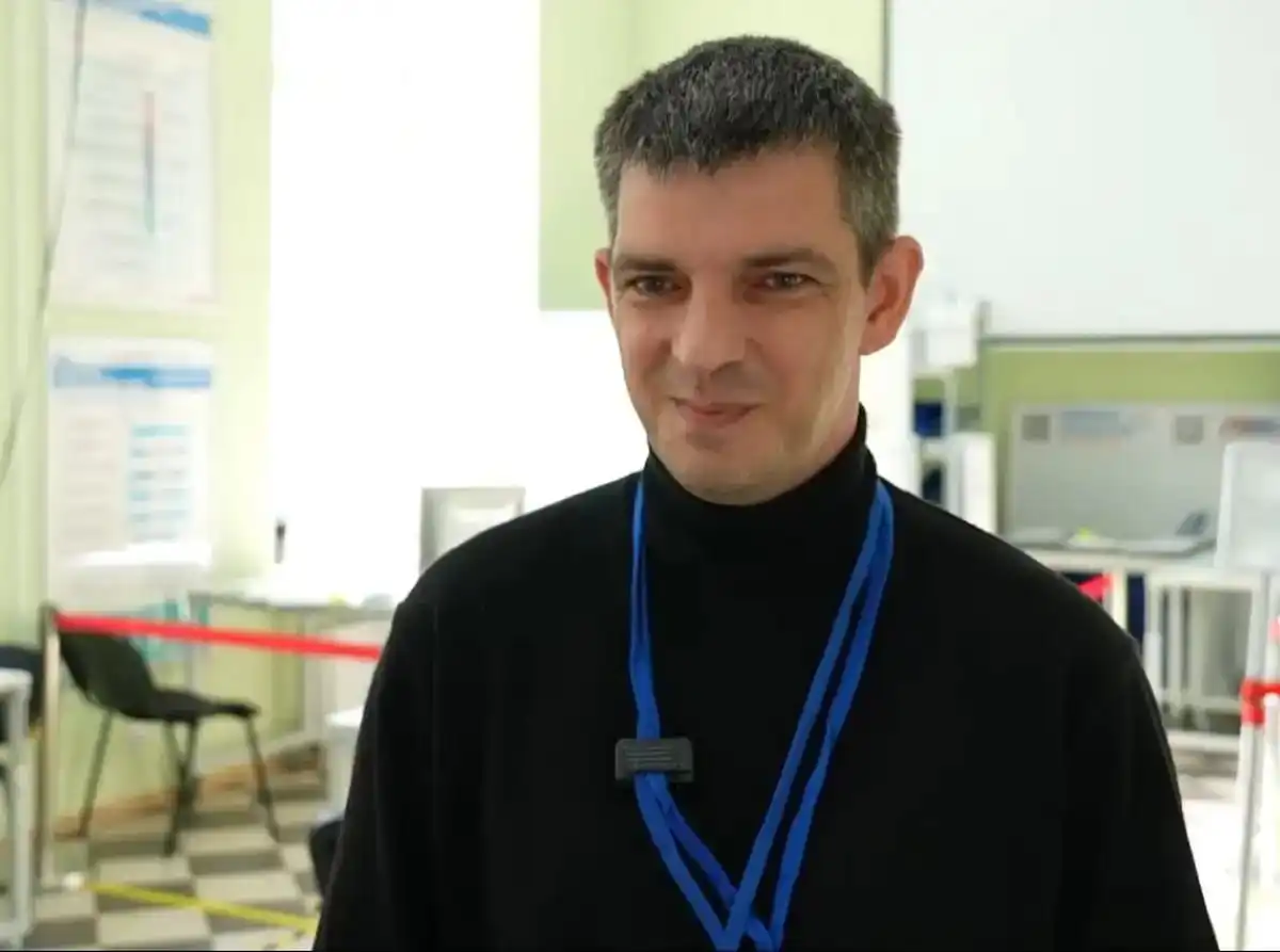 Николай Митенков проходил стажировку в администрации Чудовского округа.