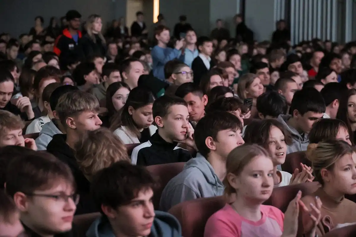 Мероприятие объединило школьников, студентов и молодых специалистов, интересующихся инженерией, современными технологиями и научными разработками.