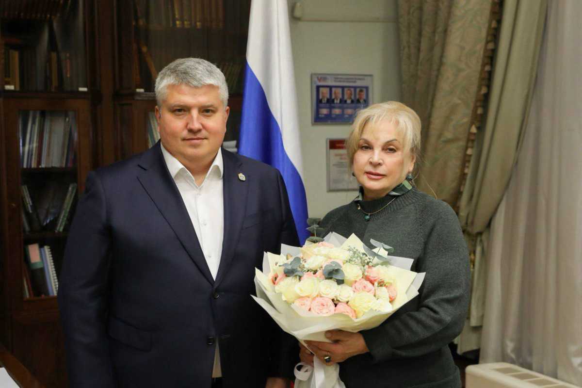 Александр Дронов встретился в Москве с Эллой Памфиловой.