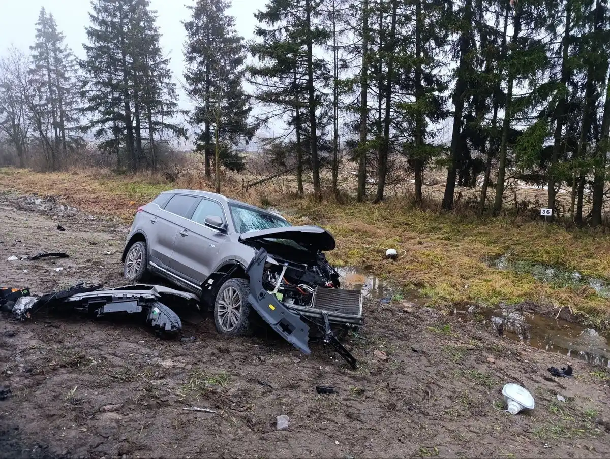 В ДТП пострадали двое взрослых и две 17-летних девушки.