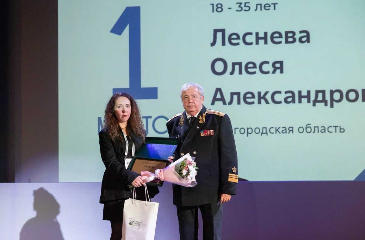 Рассказ Олеси был посвящён сослуживцу её супруга, который погиб в зоне СВО.