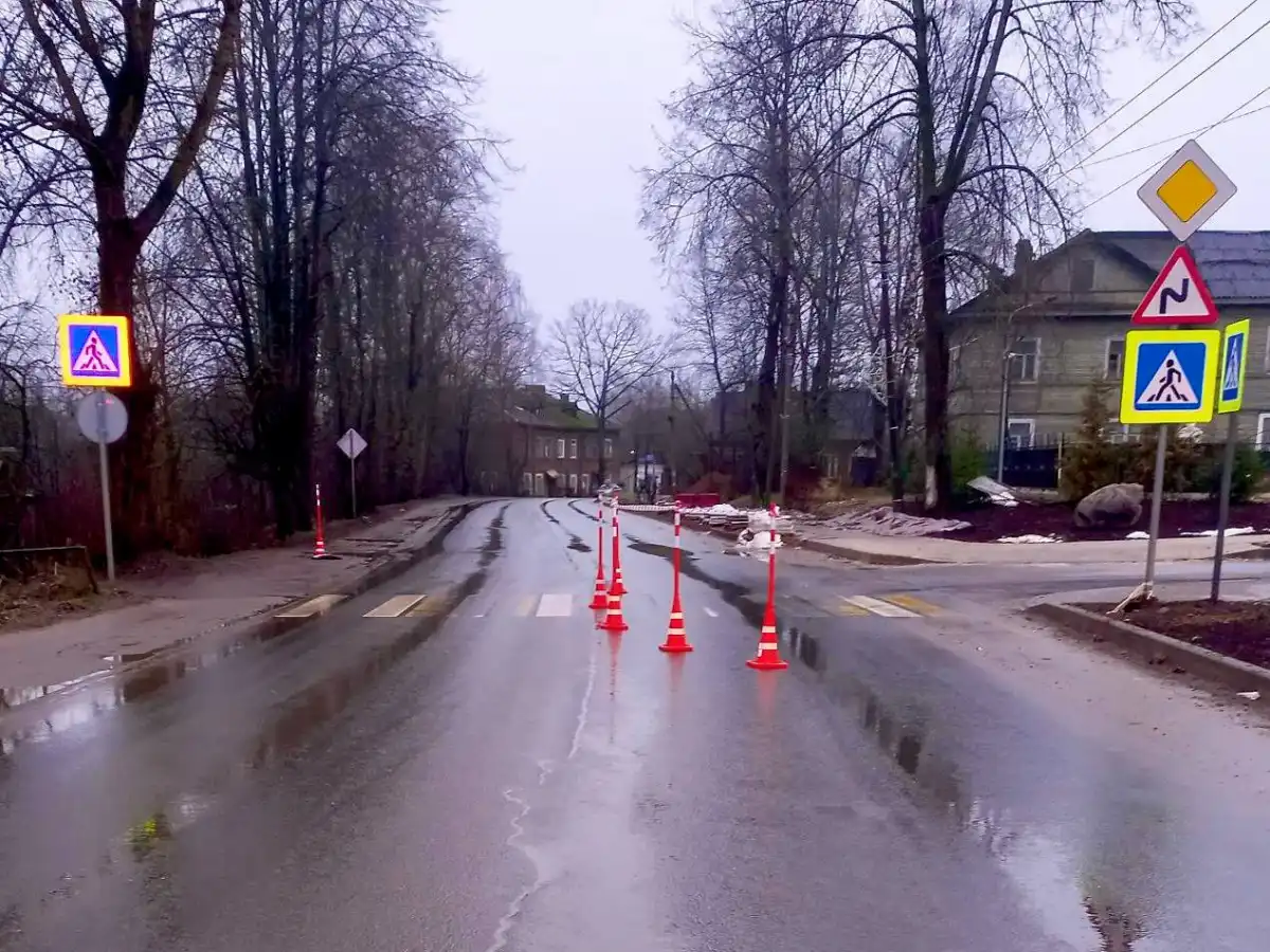 Пешеход с различными травмами доставлена бригадой скорой медицинской помощи в Новгородскую областную клиническую больницу.