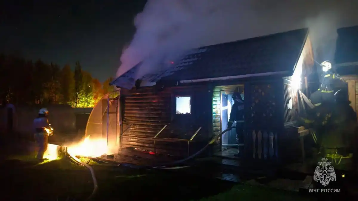 В результате пожара уничтожено имущество на площади 25 квадратных метров.