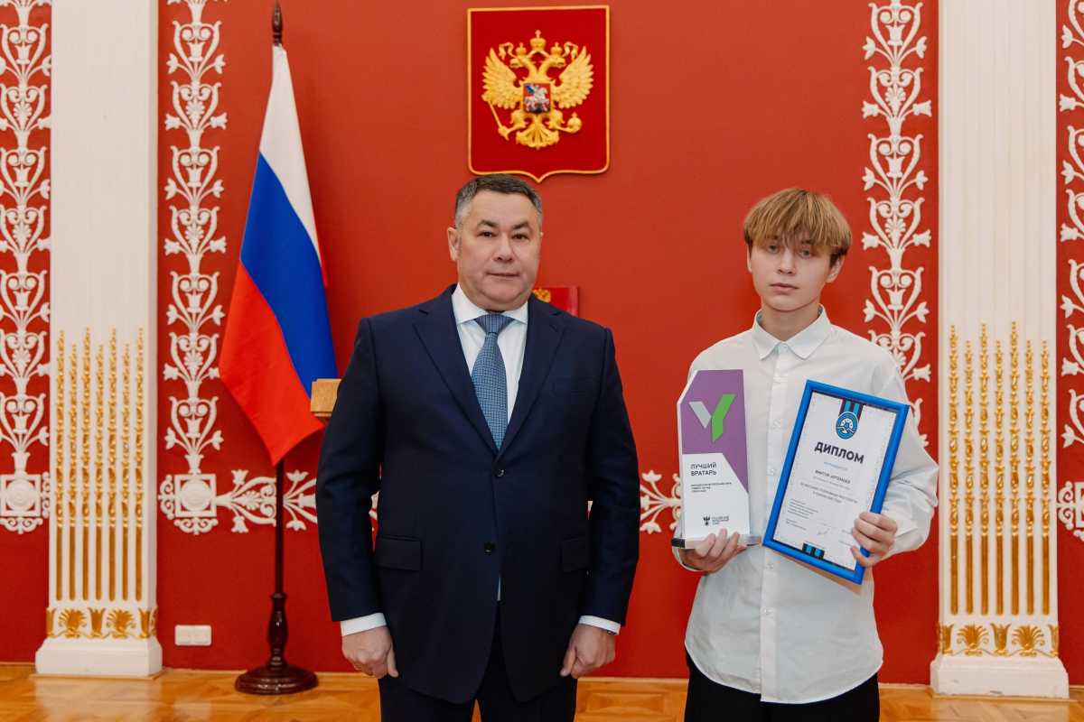 Виктор Артемьев тренируется в новгородской спортшколе «Электрон».