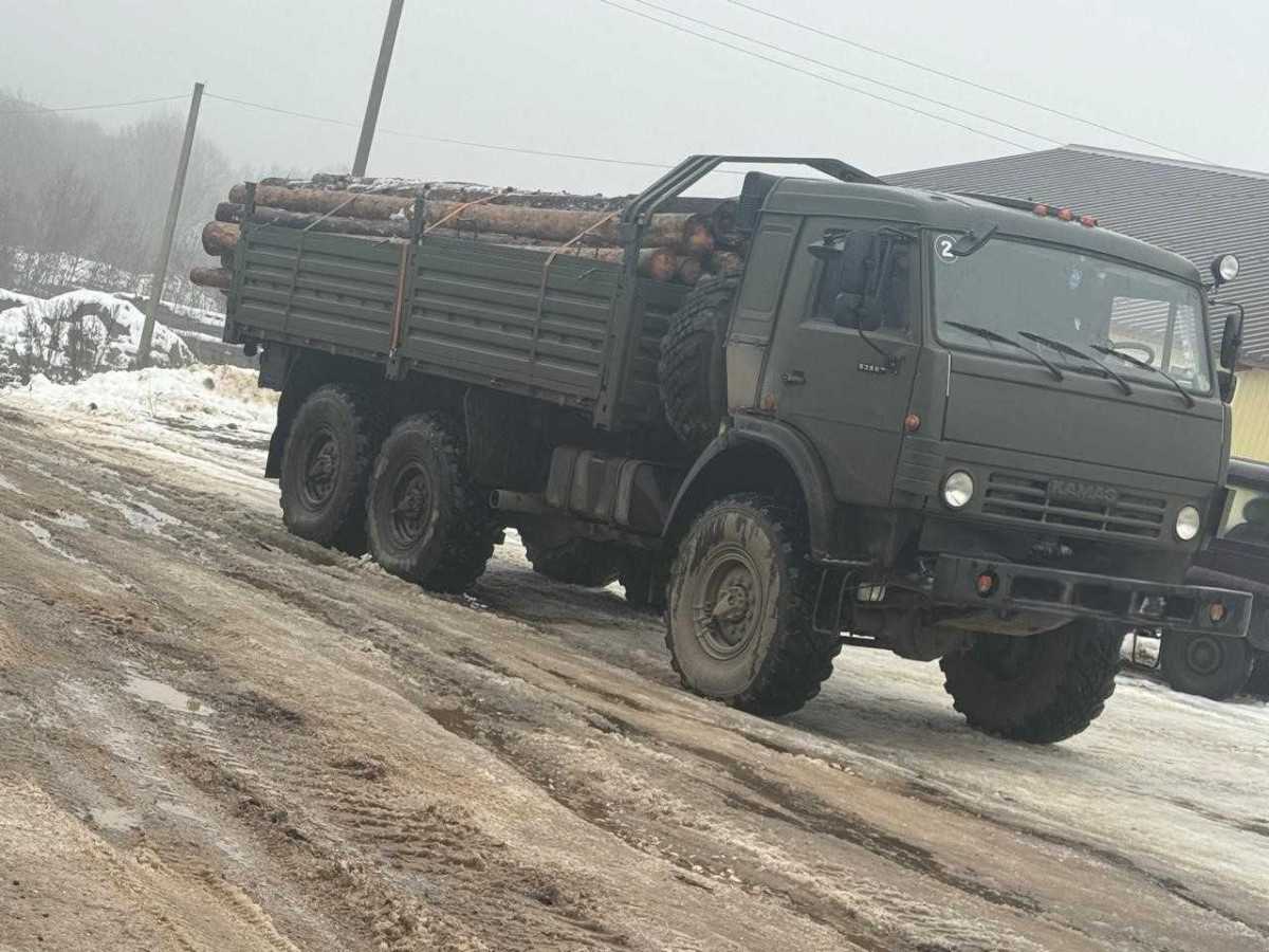 Фермер отгрузил в зону СВО лес-кругляк.