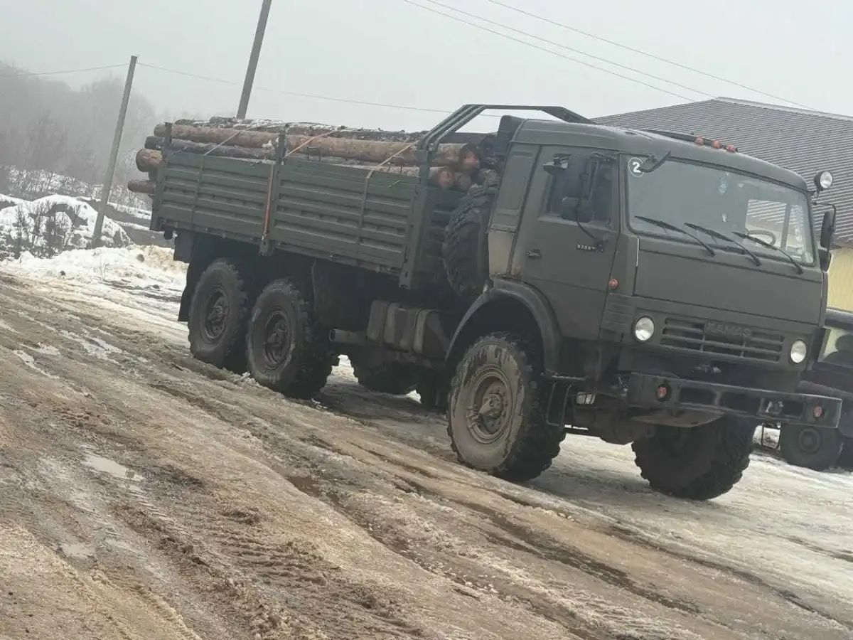 Фермер отгрузил в зону СВО лес-кругляк.