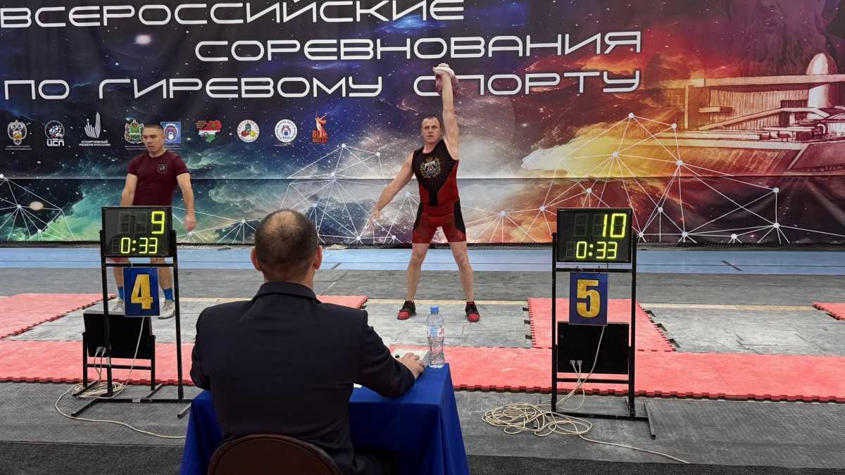 Спортсмен стал третьим в дисциплине «рывок гири».