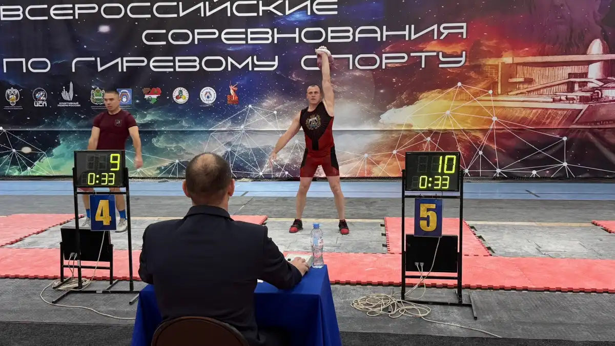 Спортсмен стал третьим в дисциплине «рывок гири».