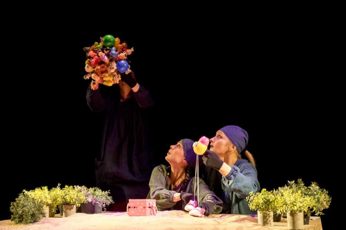 Спектакль режиссёра Надежды Алексеевой будет показан сегодня, 10 декабря, на сцене Псковского театра драмы.