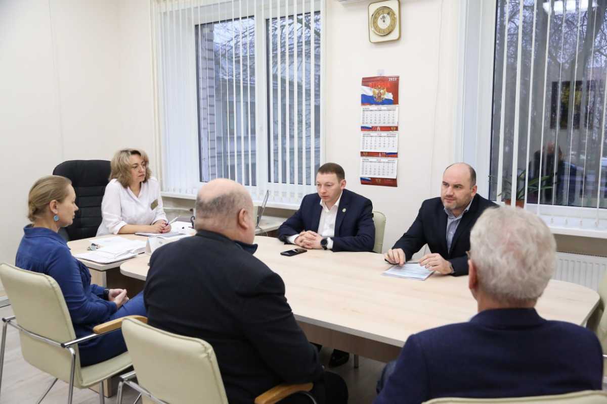 В мероприятии принял участие психиатр-нарколог Евгений Орлов, участник проекта «Свои герои 53».