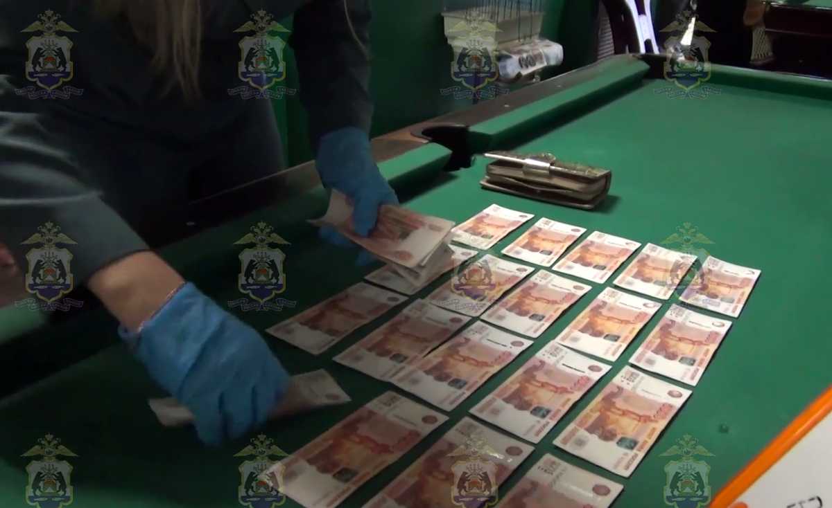 Организатором незаконного бизнеса являлась 58-летняя новгородка.