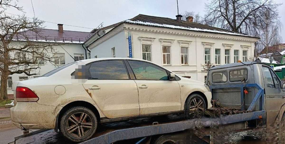 Эвакуатор отвёз авто на специализированную стоянку.