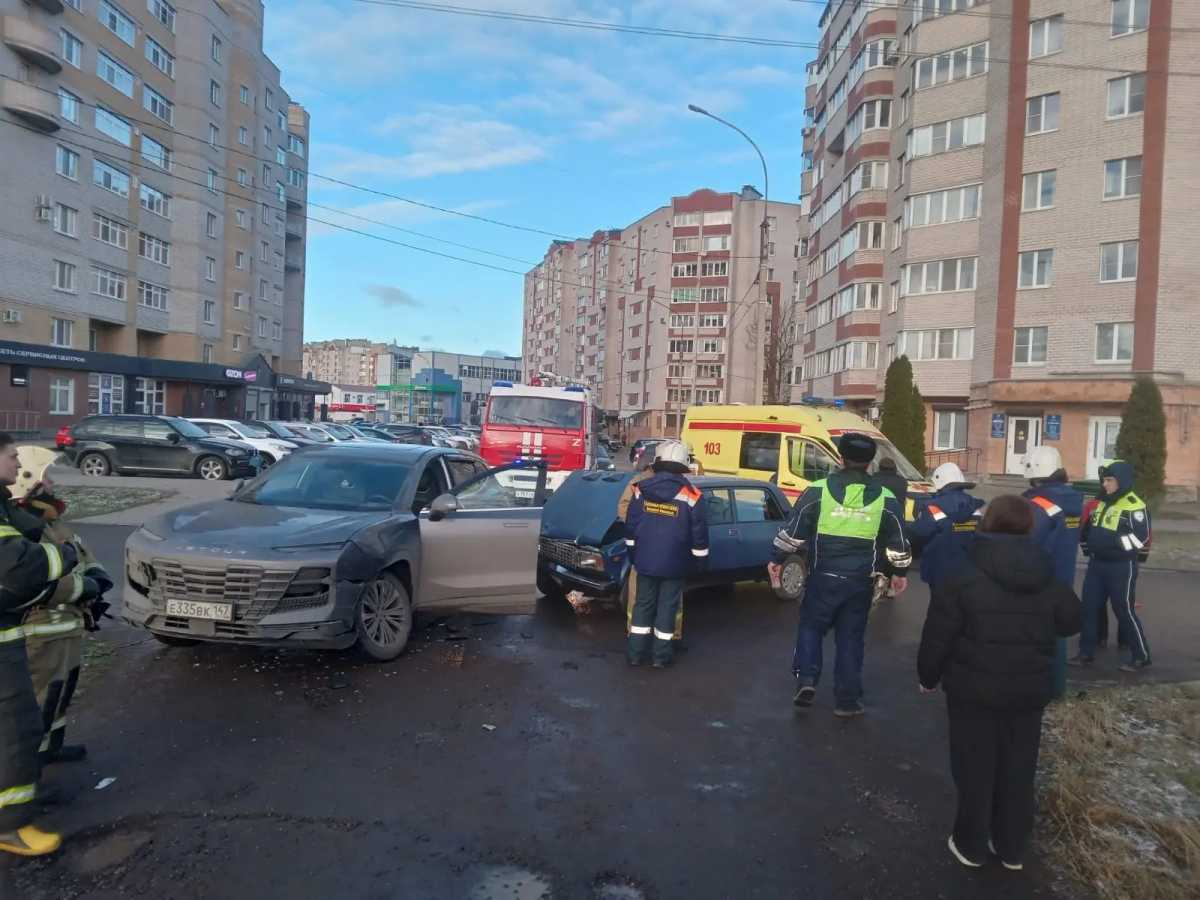 Пострадавшего передали врачам скорой помощи.
