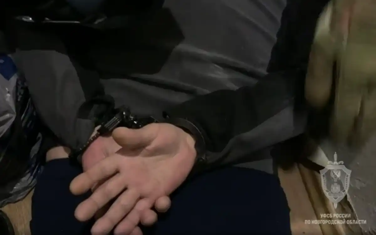 Мужчину обвиняют в том, что он поджёг железнодорожное оборудование, что могло привести к столкновению поездов.