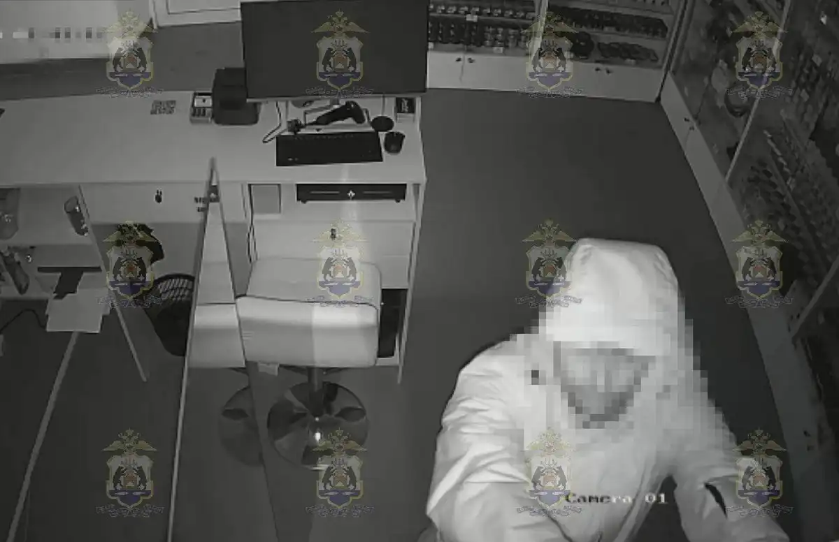 Кражу в магазине зафиксировали камеры видеонаблюдения.