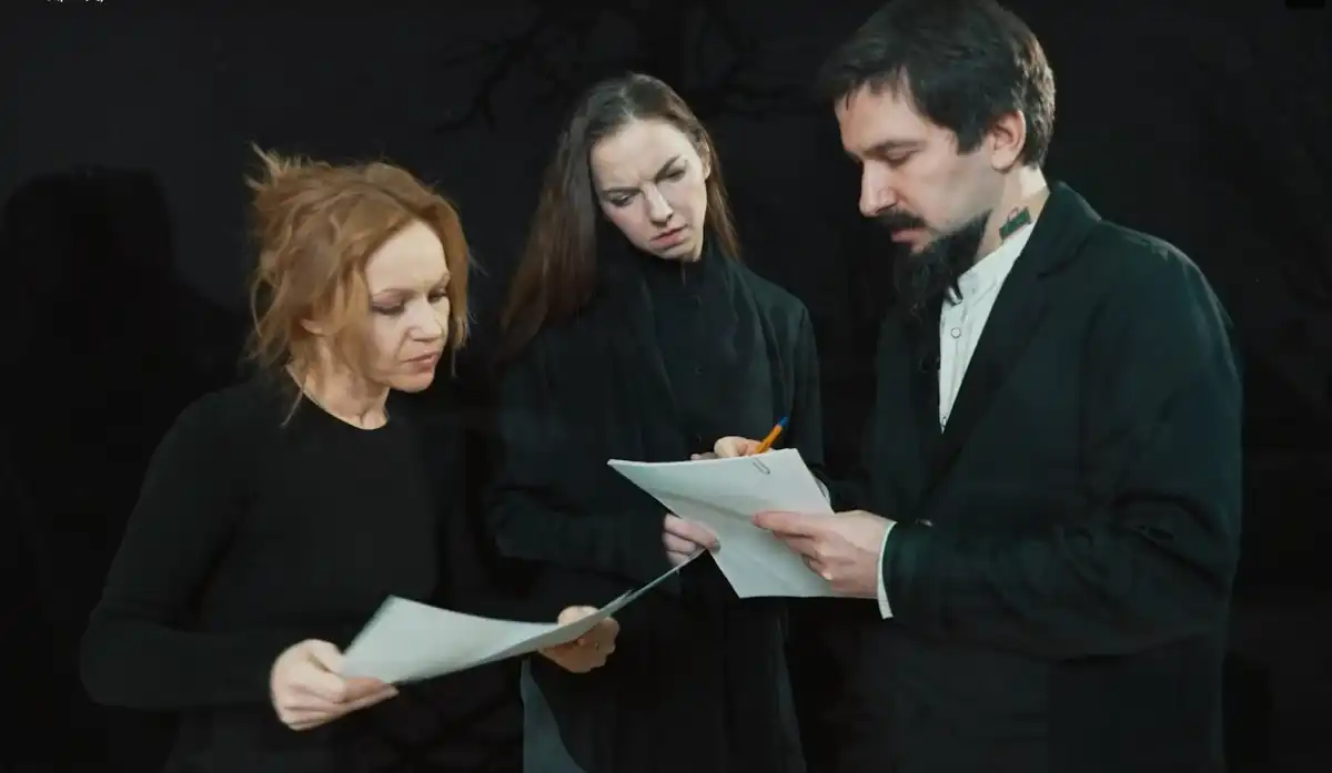 Автором идеи спецпроекта является художественный руководитель драмтеатра Александр Мурити.