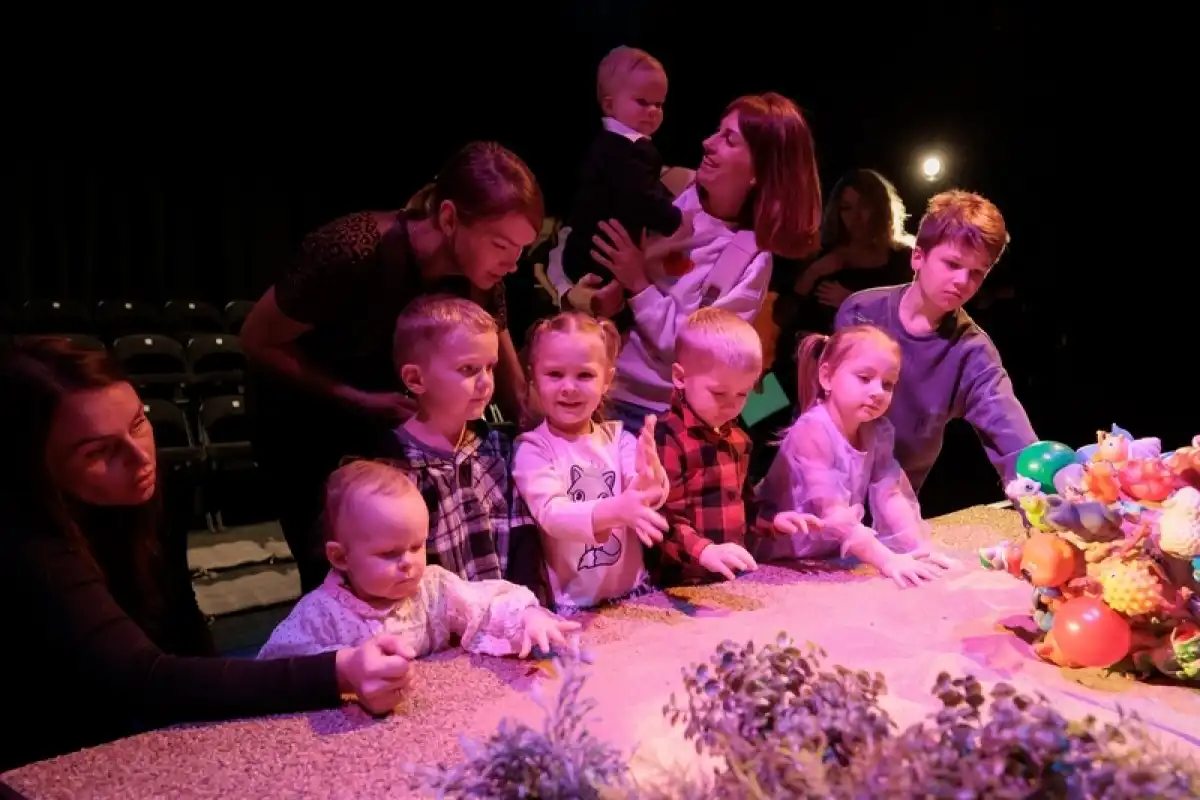 Псковская публика очень тепло приняла спектакль и его героев.