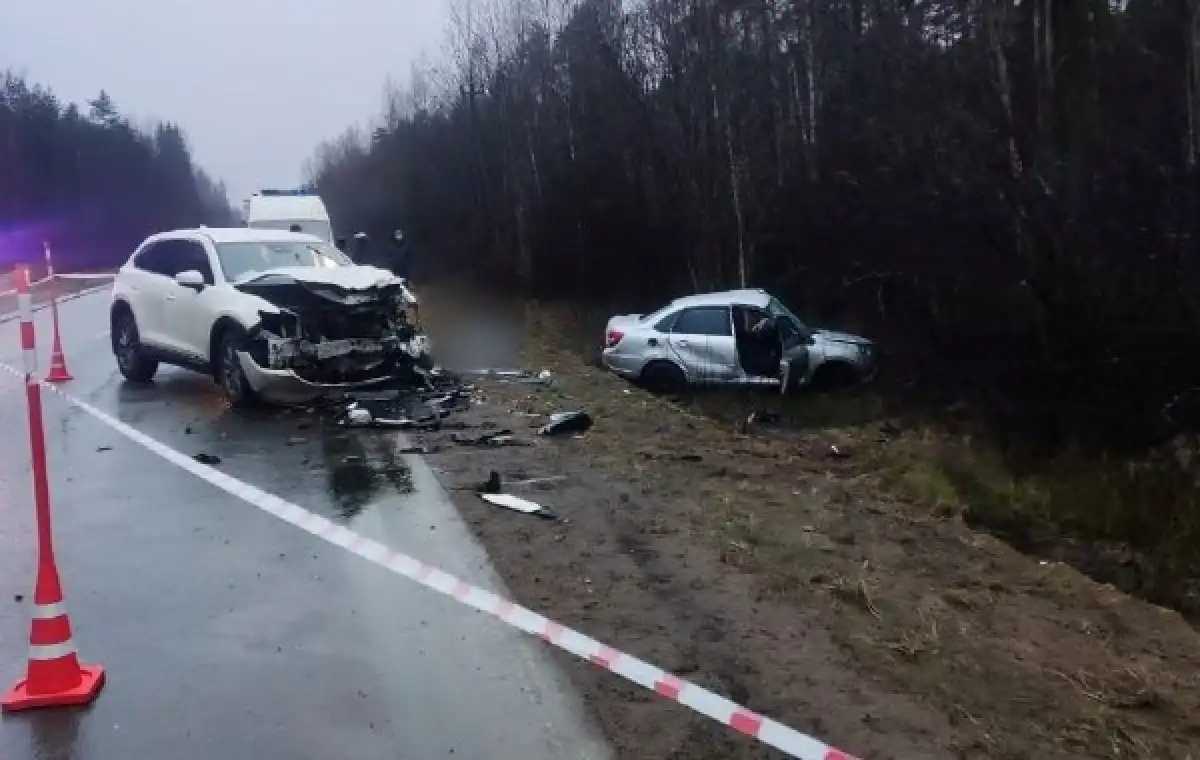 На дороге столкнулись «Мазда» и «Лада Гранта».