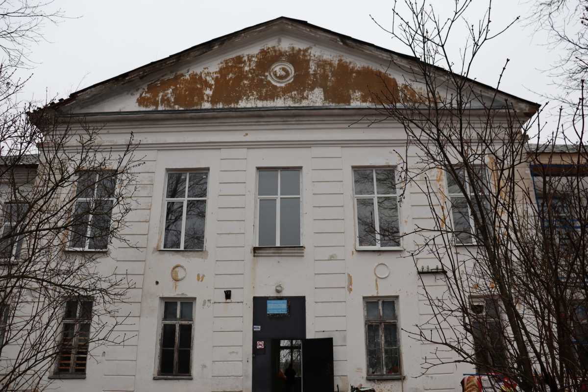 Школа в посёлке Тёсово-Нетыльский начала работать в 1947 году.