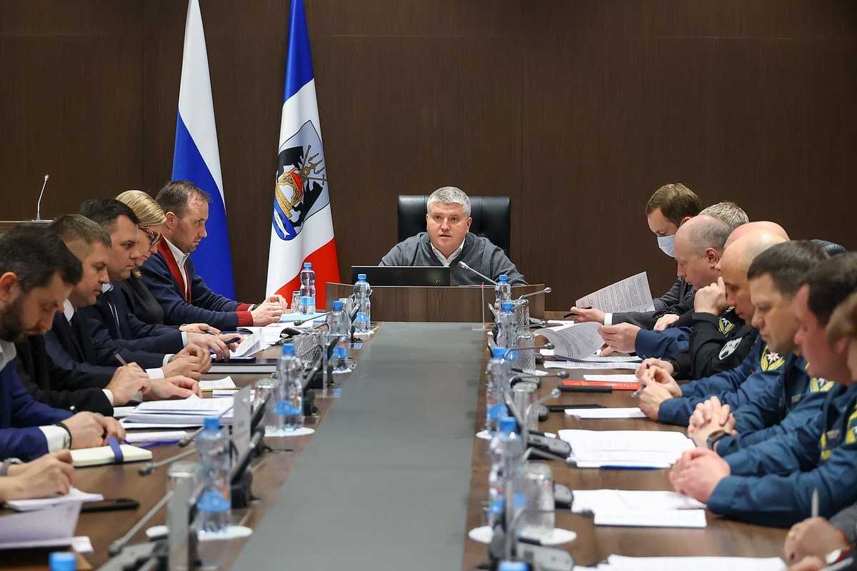 Губернатор поручил главам округов до 22 декабря определить площадки, где можно будет запускать пиротехнику.