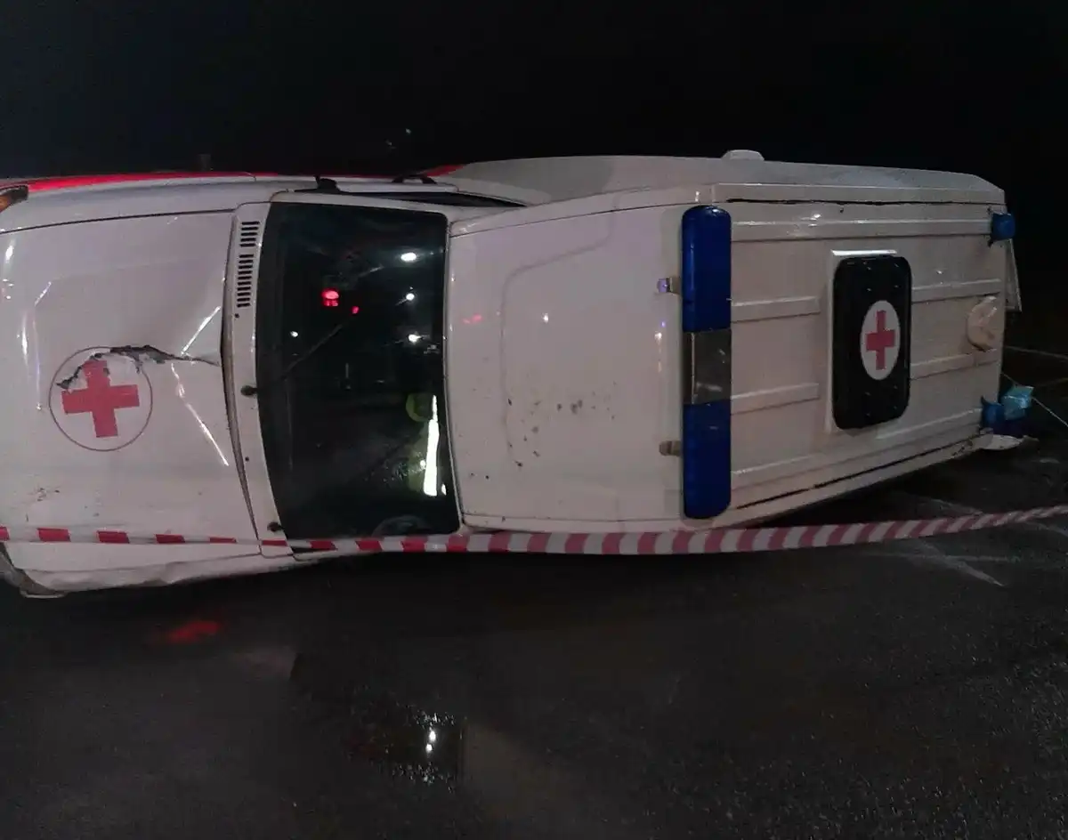 В ДТП пострадали фельдшер скорой помощи и роженица.