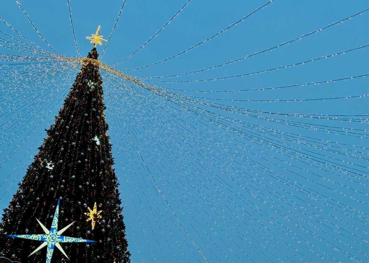 Праздничный старт: камера «Ростелекома» покажет, как зажгутся огни на главной ёлке Великого Новгорода