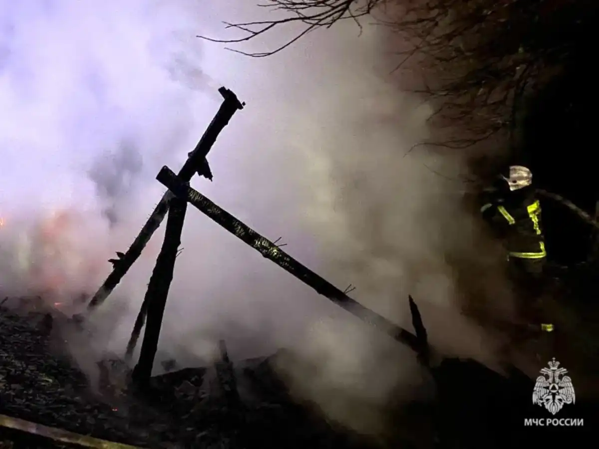 В селе Яжелбицы Валдайского округа горела баня.