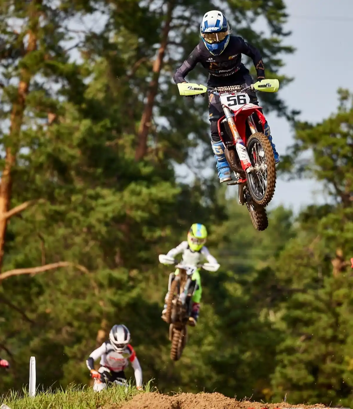 В ближайшие годы спортсмен будет продолжать тренироваться и выступать на соревнованиях.