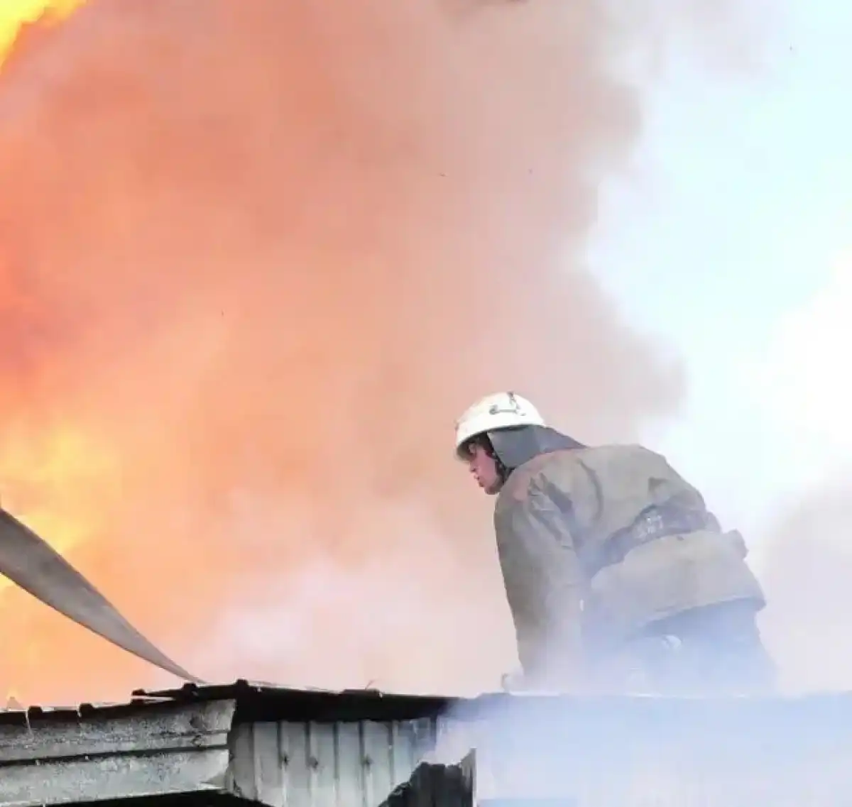Причину пожара устанавливают органы дознания.