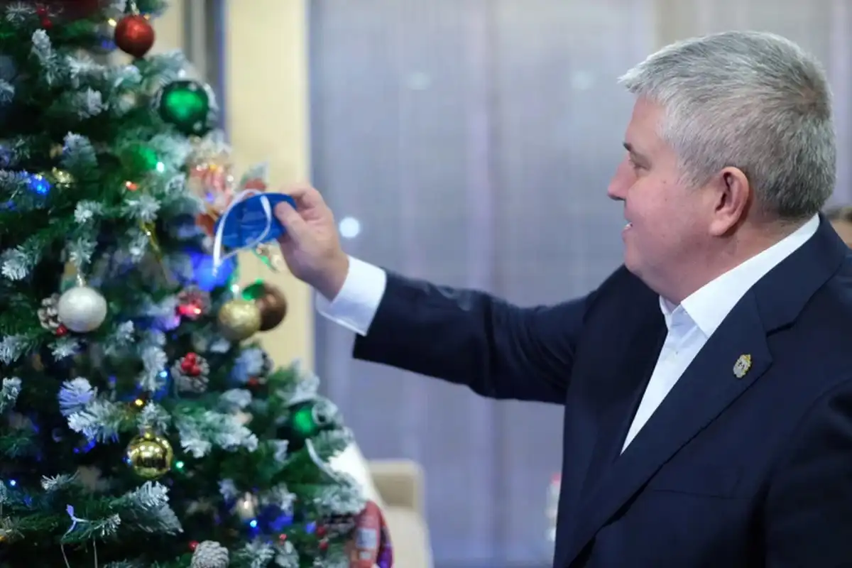 По мнению Александра Дронова, «Ёлка желаний» позволяет каждому поддержать детей, нуждающихся в особом внимании и заботе.