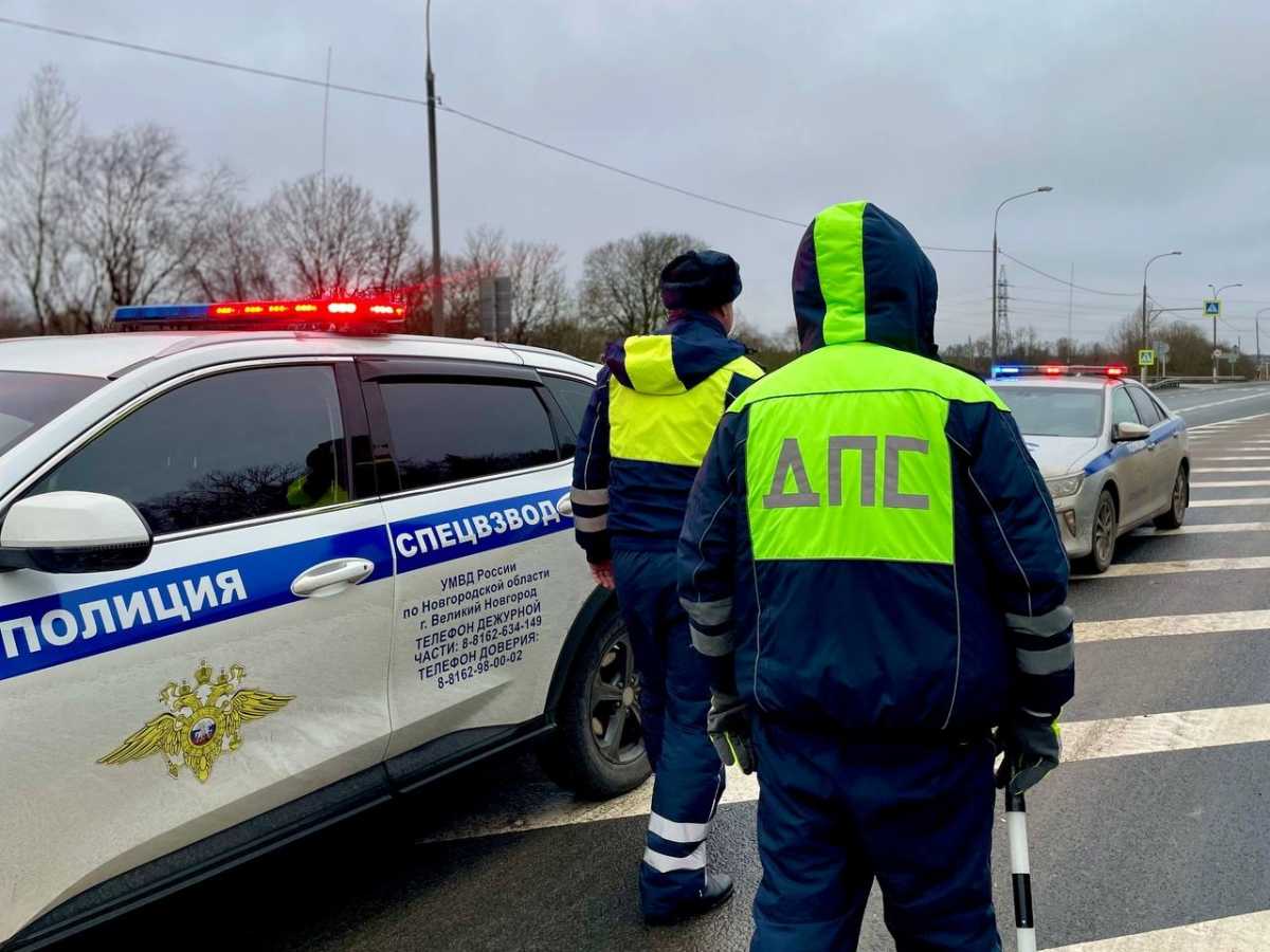 В Пестовском округе остановили 17-летнего водителя, который взял машину без разрешения родителей.