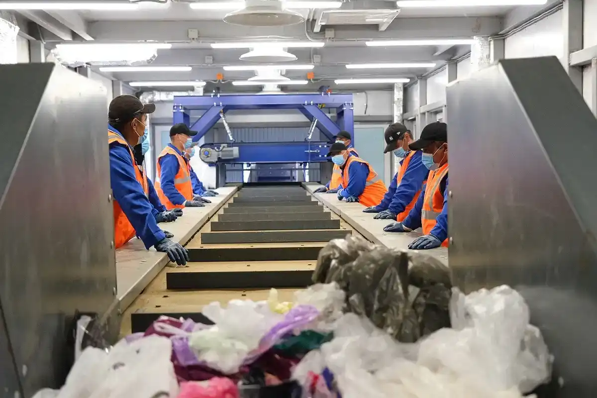 Для вывоза крупногабаритных отходов в Валдайском округе купили ломовоз.