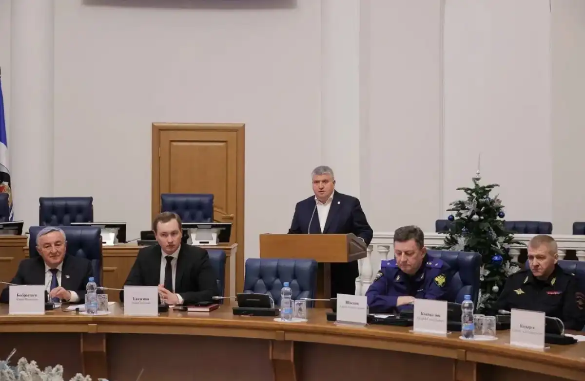 Губернатор Александр Дронов поздравил участников встречи с Днём спасателя, который отмечается 27 декабря.