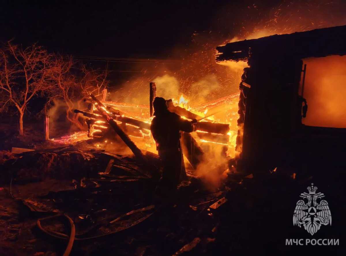 Причины пожаров устанавливают органы дознания.