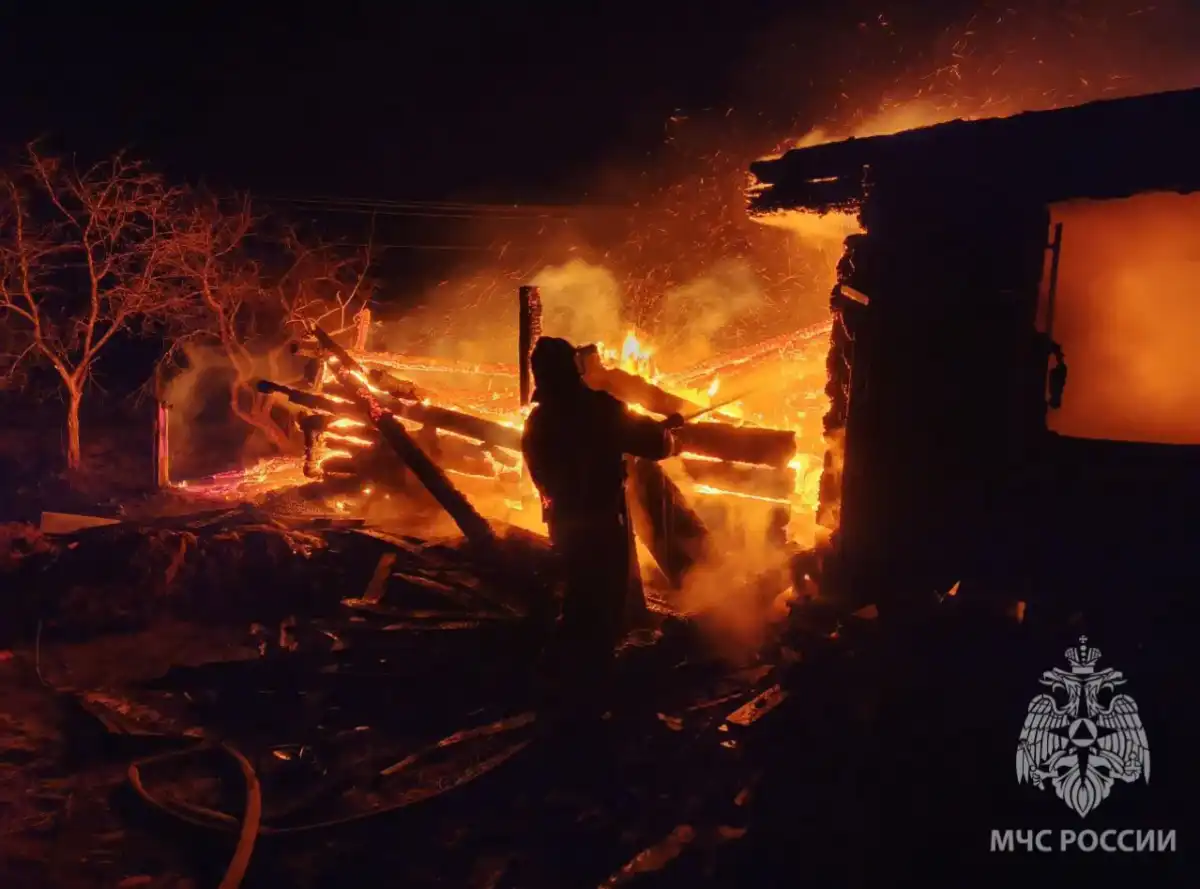 Причины пожаров устанавливают органы дознания.