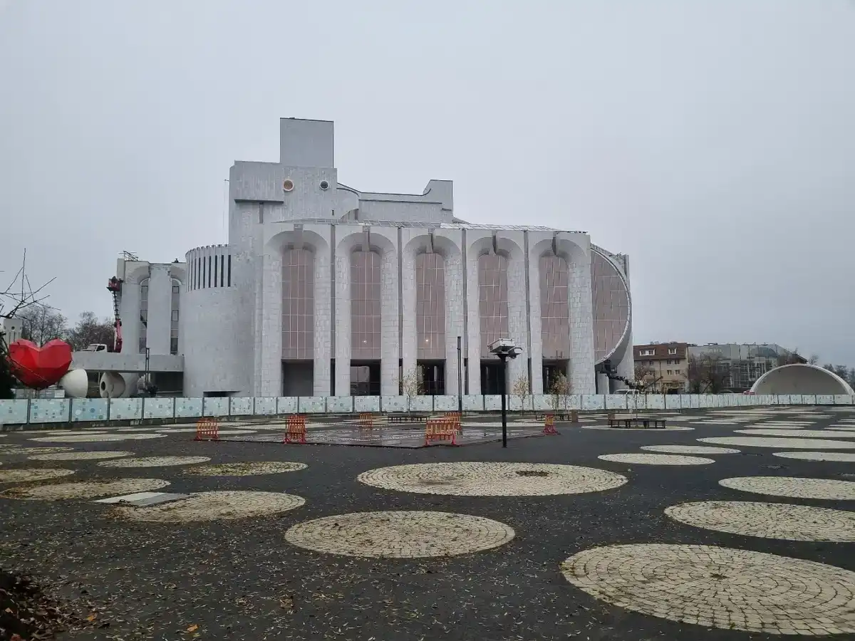 За ходом реконструкции драмтеатра следит строительный контроль.